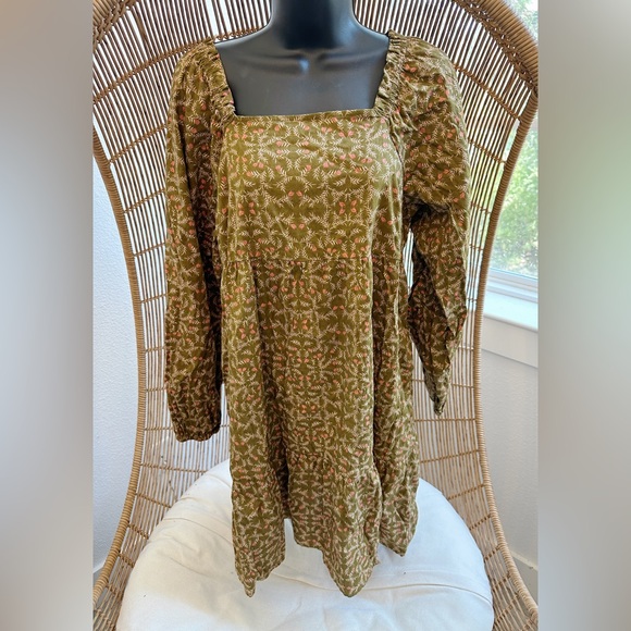 Universal Thread green Floral Balloon
Sleeve Shift Dress Size Medium - Picture 2 of 13